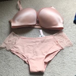 Victoria’s Secret bra 32D